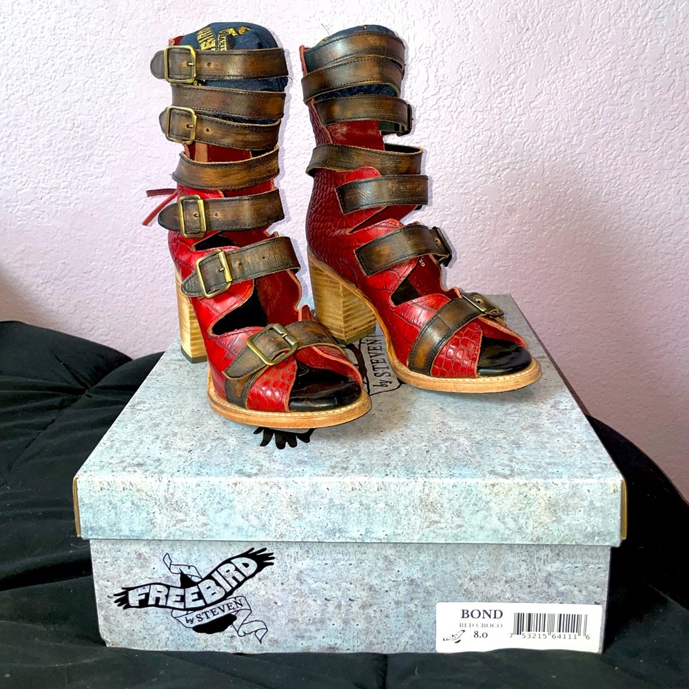 Freebird Boots - BOND-  red - like new